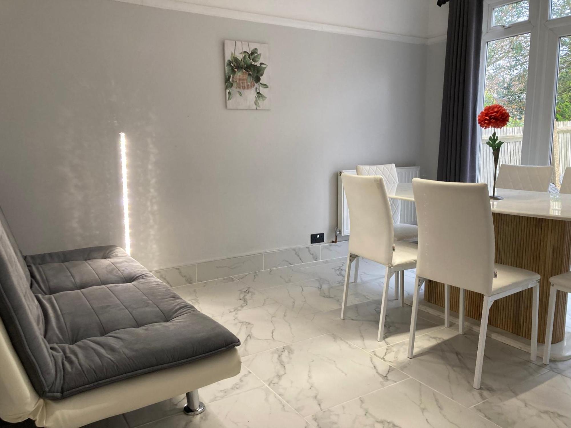 Surbiton Home With Free Parkings, Surbiton, Kingston Upon Thames, Surrey, Greater London Uk Εξωτερικό φωτογραφία