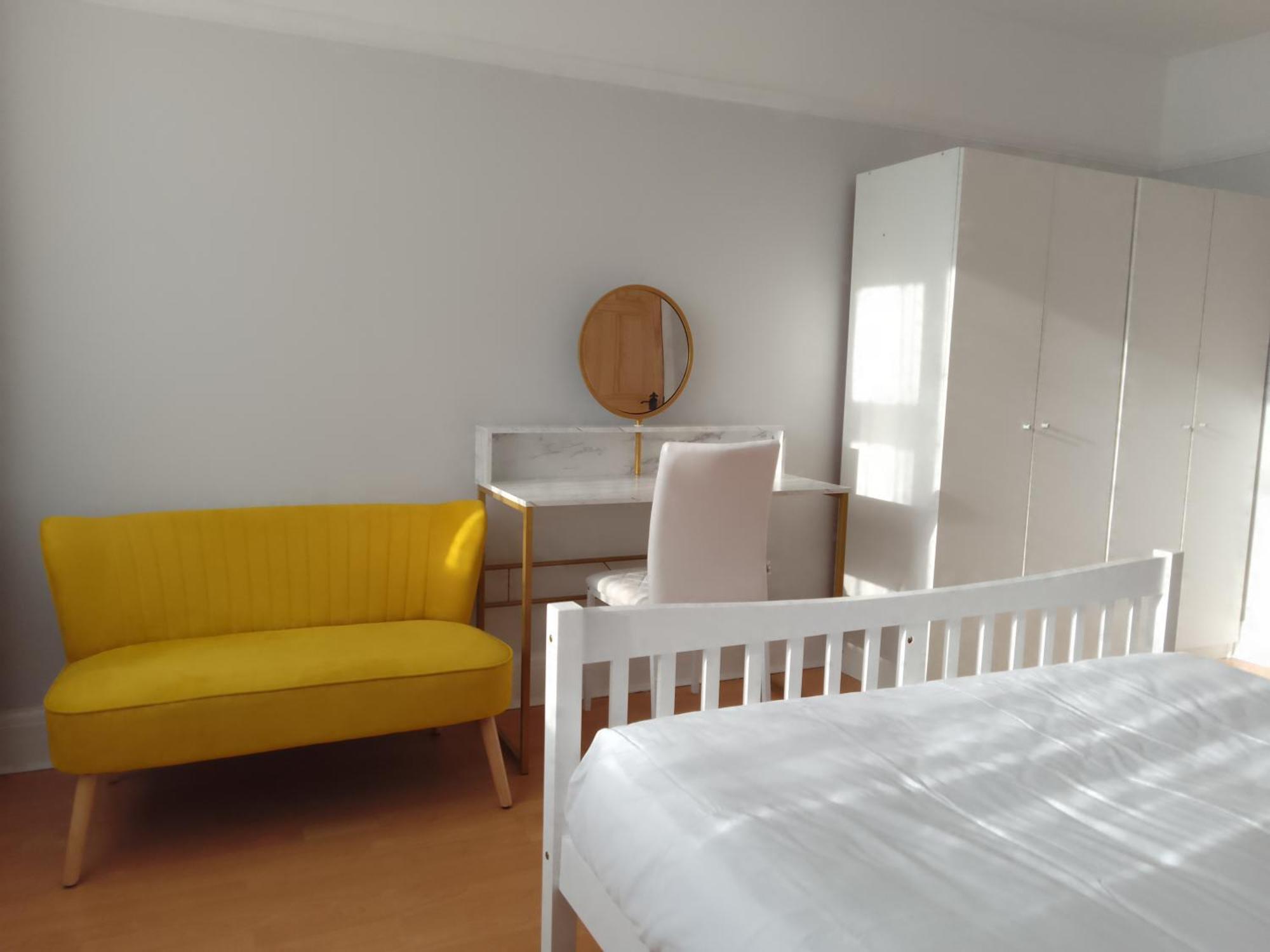 Surbiton Home With Free Parkings, Surbiton, Kingston Upon Thames, Surrey, Greater London Uk Εξωτερικό φωτογραφία